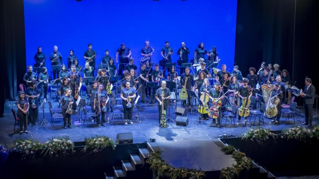 La orquesta saluda al finalizar una actuación. Foto: Ecoembes