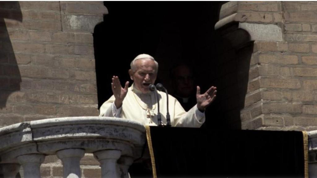 El Papa San Juan Pablo II, en 1993 habla a los sevillanos desde la Giralda.
