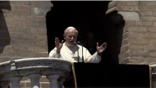 El Papa San Juan Pablo II, en 1993 habla a los sevillanos desde la Giralda.