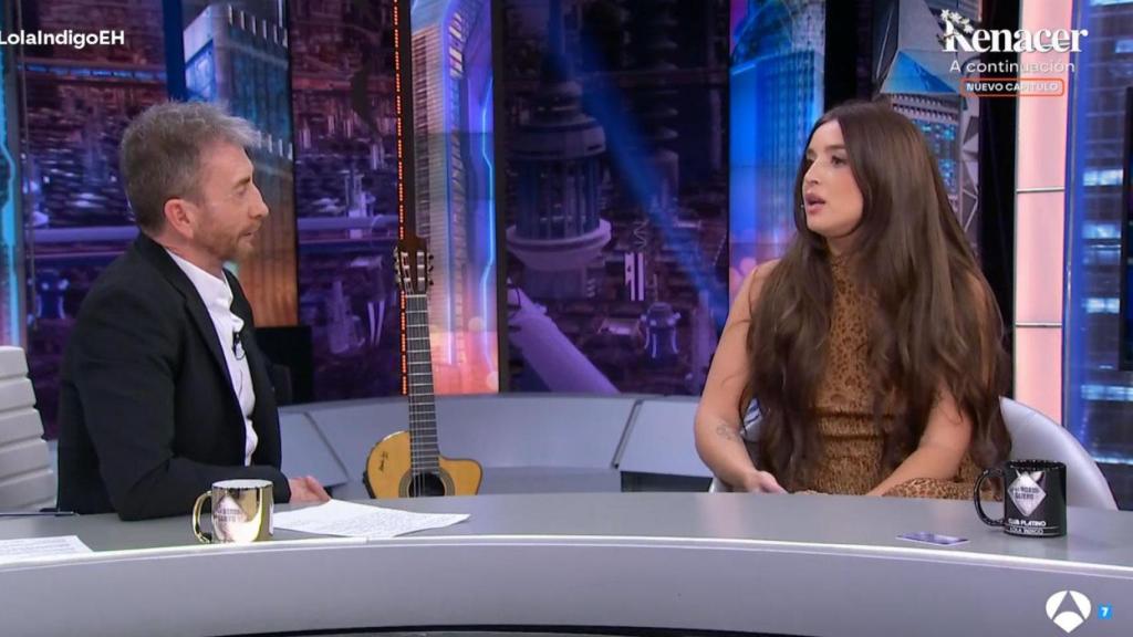 Pablo Motos con Lola Índigo en 'El Hormiguero'.