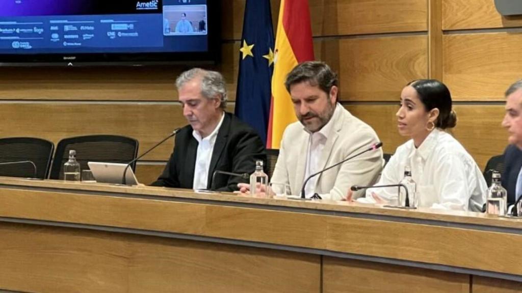 Juan Luis Pedreño (PP) y Tesh Sidi (Sumar), en el debate organizado por Ametic.