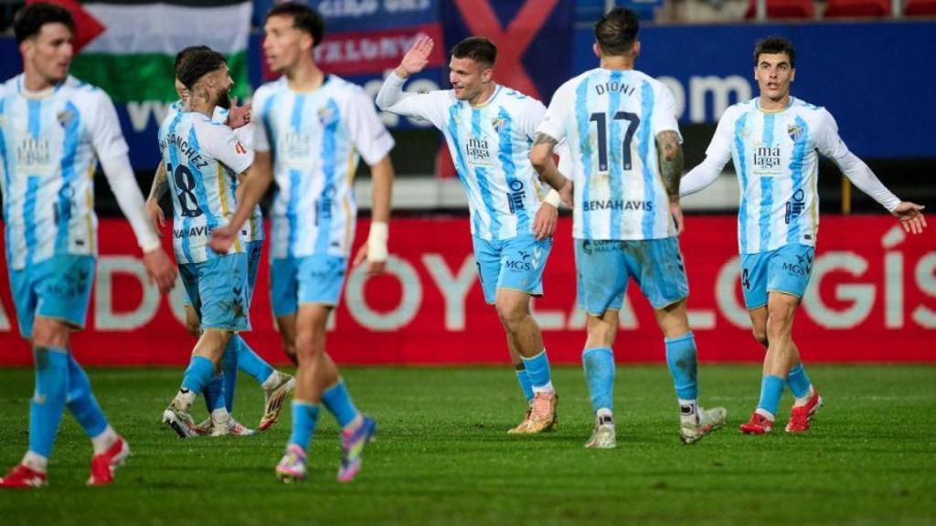 Los jugadores del Málaga celebran el gol de Rafa en Eibar.