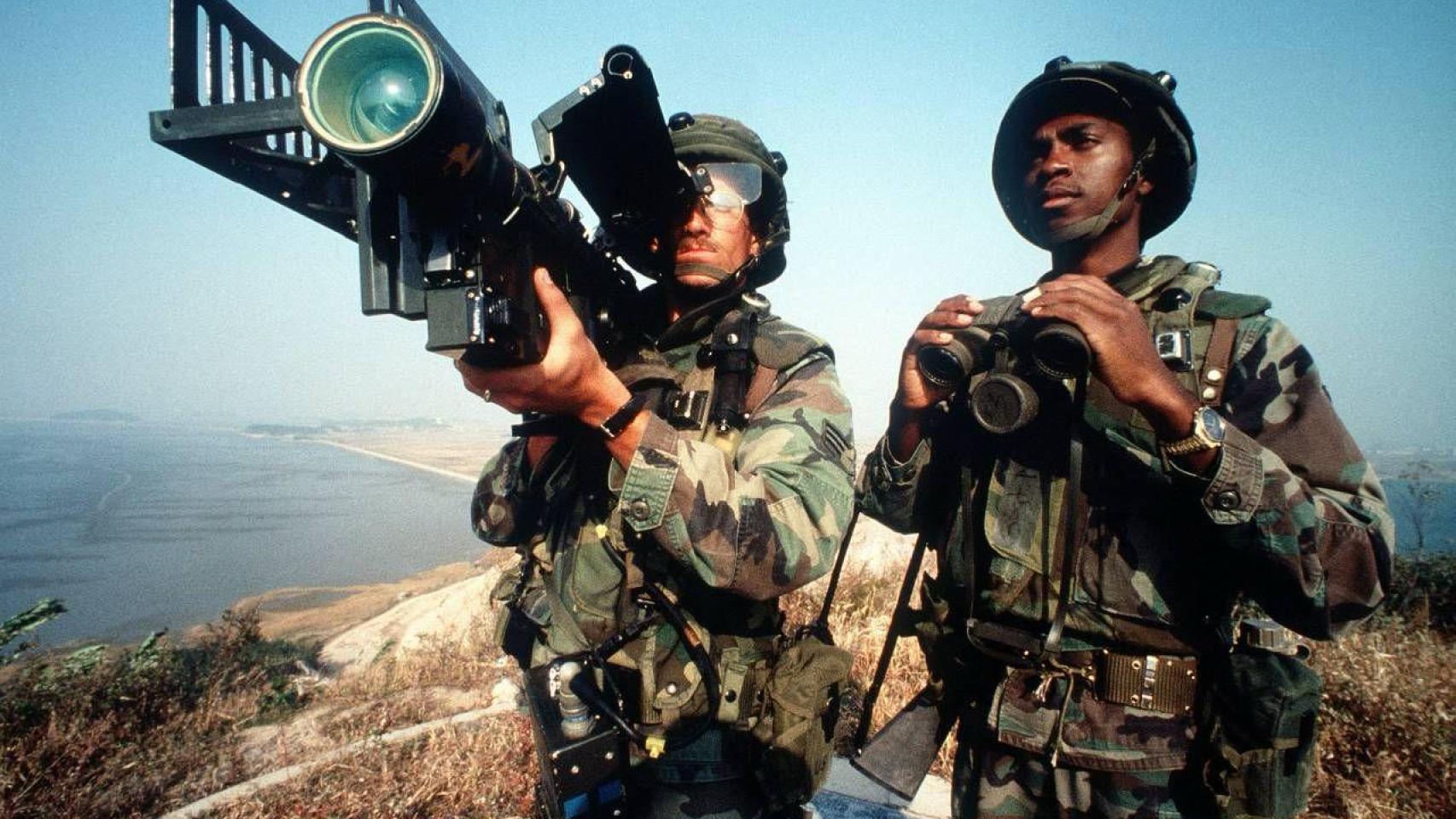 Tropas americanas visualizan su objetivo en Estonia.