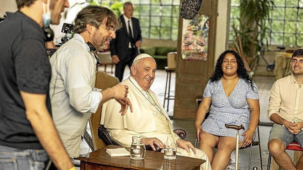 Imagen de ‘Amén. Francisco responde’ (Disney+).