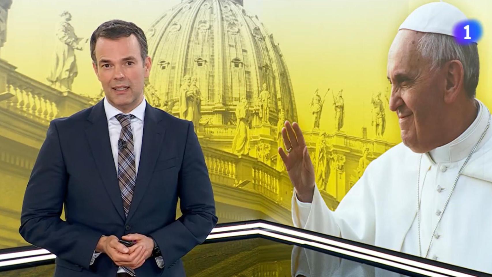 Igor Gómez, durante el especial informativo que ha conducido este lunes en TVE por la muerte del Papa Francisco.