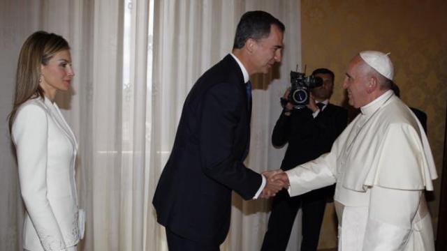 Felipe y Letizia, en su encuentro con el Papa Francisco en 2014.