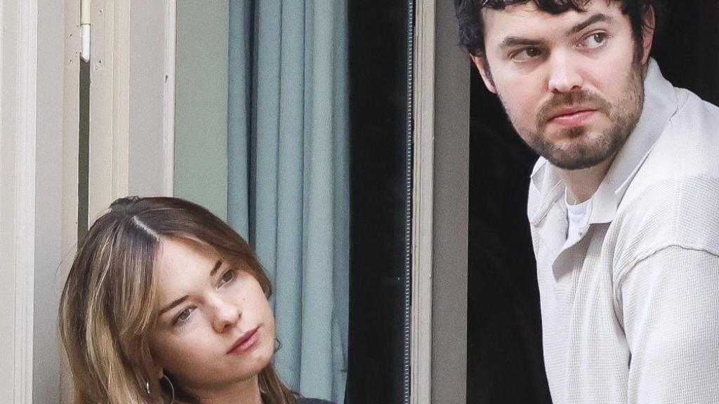 Stella del Carmen y su novio Alex junto a Adaline Gruszynski, en un montaje de JALEOS.