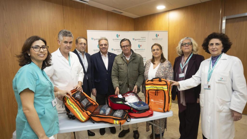Entrega de material para servicios médicos de Semana Santa.