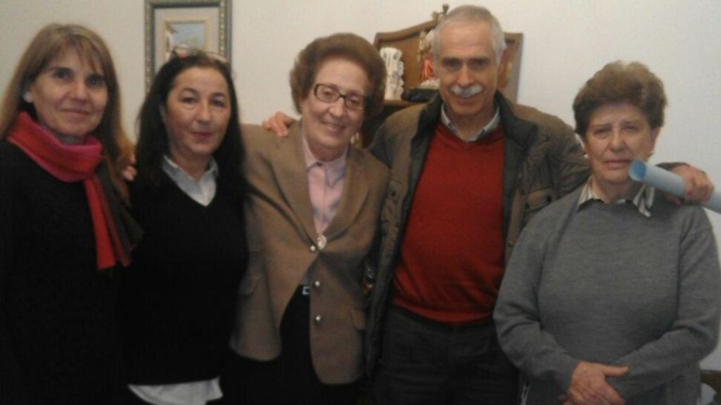 Doña Pilar, en el centro de la imagen.