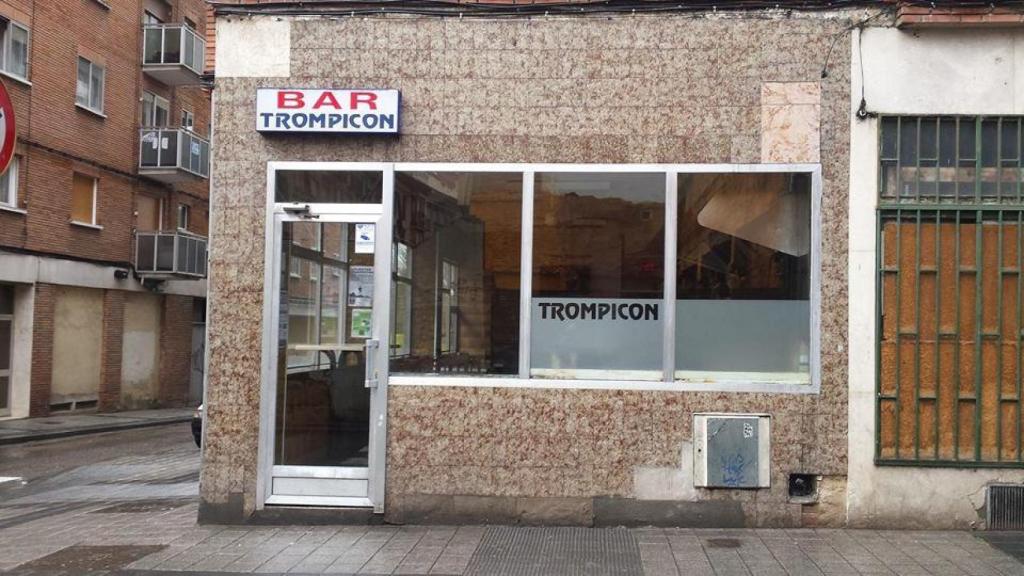 Fachada de El Trompicón en Palencia