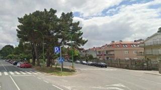 Aparcamiento en la playa Grande de Miño.