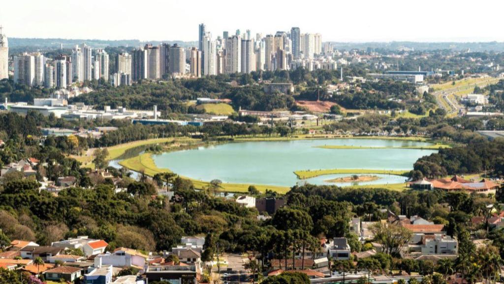 Vista aérea de Curitiba en Brasil.