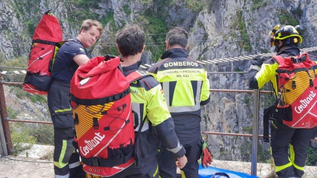 Un momento de la intervención de los bomberos.
