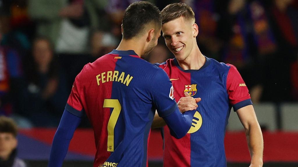 Dani Olmo celebra su gol al RCD Mallorca con Ferran Torres