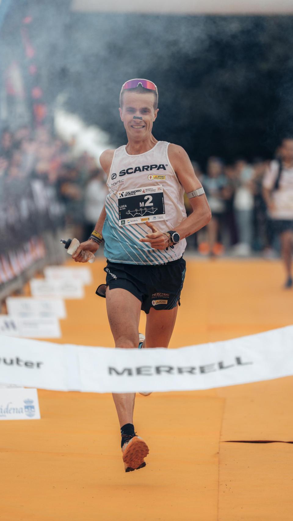 Luca del Pero entrando en la meta del Calamorro Skyrace 2025