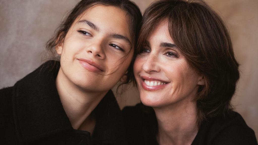 La actriz y su hija, en un posado para Magas.