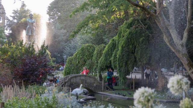 El Parque de la Alameda cuenta con estanques y jardines.