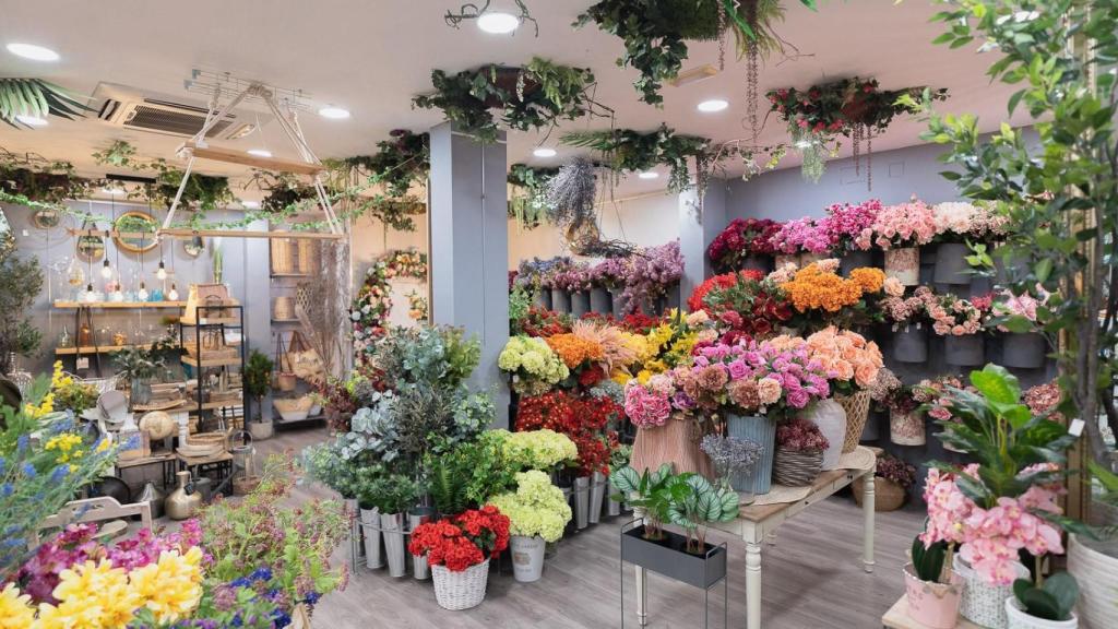 Interior de la tienda Blanco Azahar, en la calle José Gestoso.