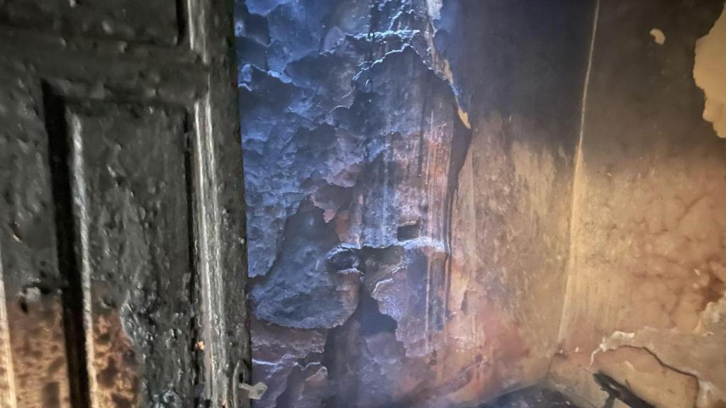 Estado de cómo quedó la estancia interior de la vivienda de Arrabalde (Zamora) tras el incendio