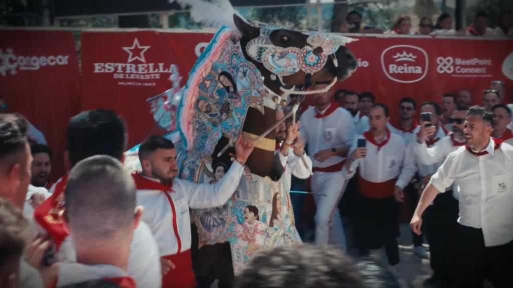 Un fragmento del spot de los Caballos del Vino, unas fiestas declaradas  Patrimonio Cultural Inmaterial de la Humanidad por la UNESCO.