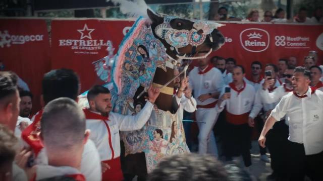 Un fragmento del spot de los Caballos del Vino, unas fiestas declaradas  Patrimonio Cultural Inmaterial de la Humanidad por la UNESCO.