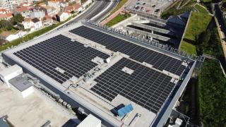 Vialia Vigo da un paso más hacia la eficiencia energética: instala una central fotovoltaica en su cubierta