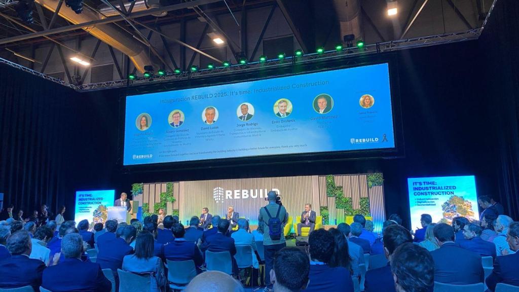 Un instante durante la inauguración de REBUILD 2025.