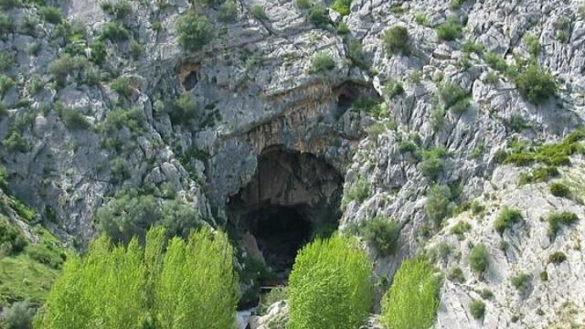 El sendero malagueño ideal para una escapada: con aguas cristalinas y pinturas rupestres