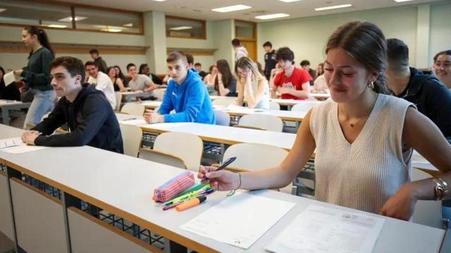 Unos estudiantes de la ESO enfrentándose a un examen.