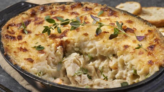 Coliflor gratinada al horno con queso.