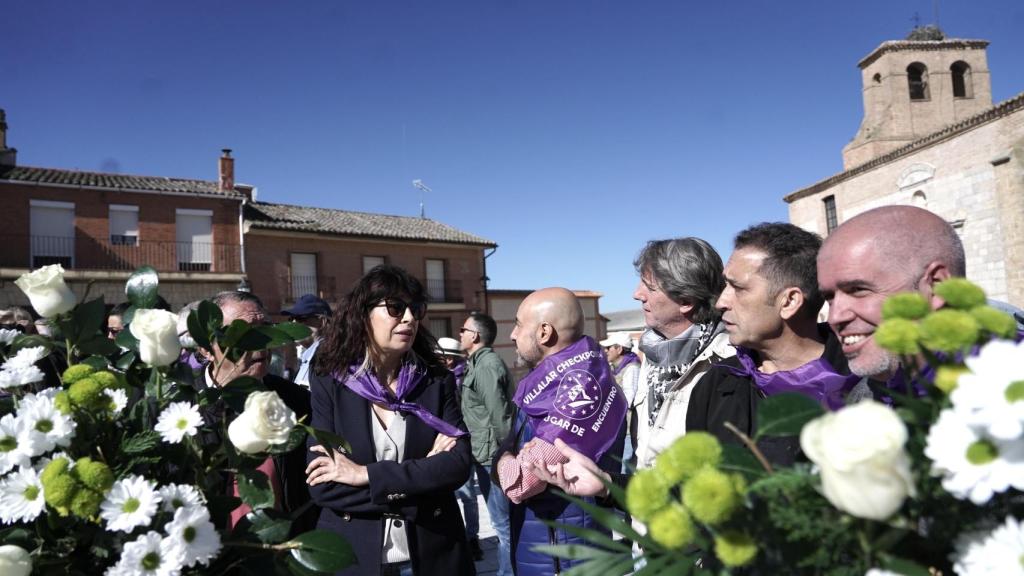 La ministra de Igualdad y presidenta del PSOE Castilla y León, Ana Redondo junto al secretario general del PSOE de Castilla y León, Carlos Martínez, el secretario general de CCOO Unai Sordo, y los responsables autonómicos, Óscar Lobo y Vicente Andrés, en la celebración de la fiesta de Castilla y León en Villalar de los Comuneros