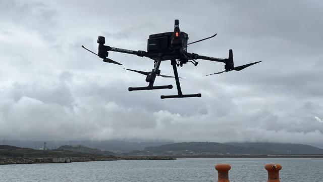Uno de los drones aterrizando en el Puerto Exterior.
