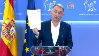 Enrique Santiago en la sala de prensa del Congreso este miércoles.