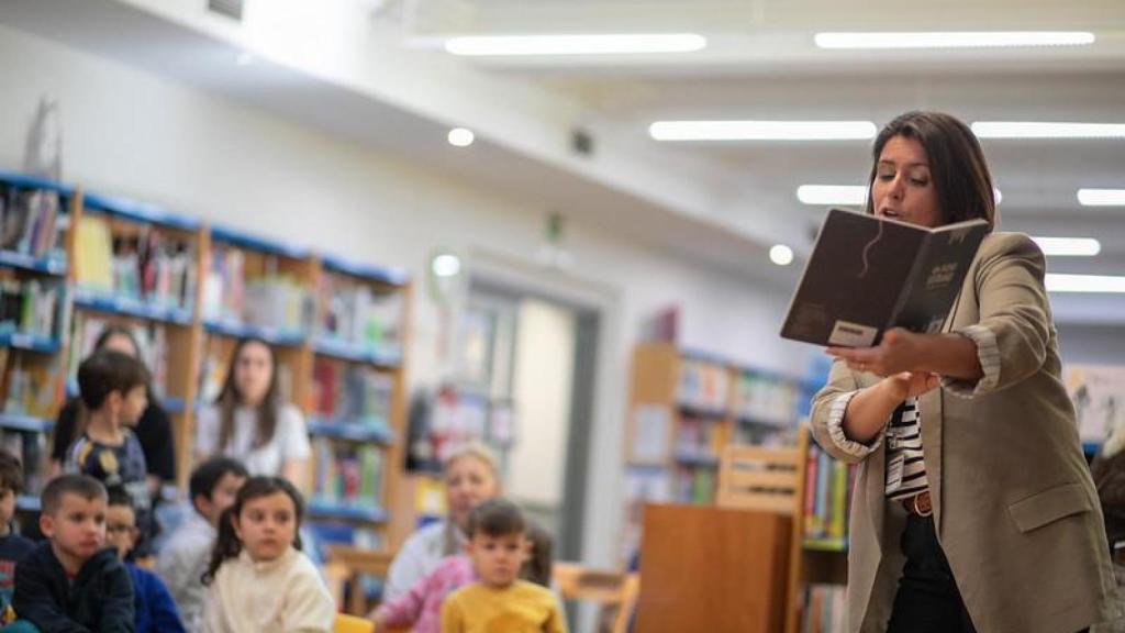 Escolares en la lectura del manifiesto en la Biblioteca Regional de El Alcázar