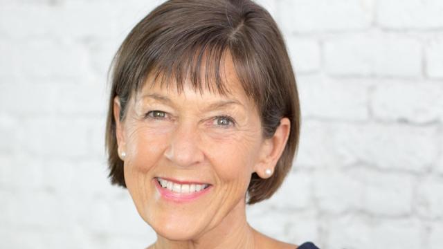 Ellie Phillips, dentista.