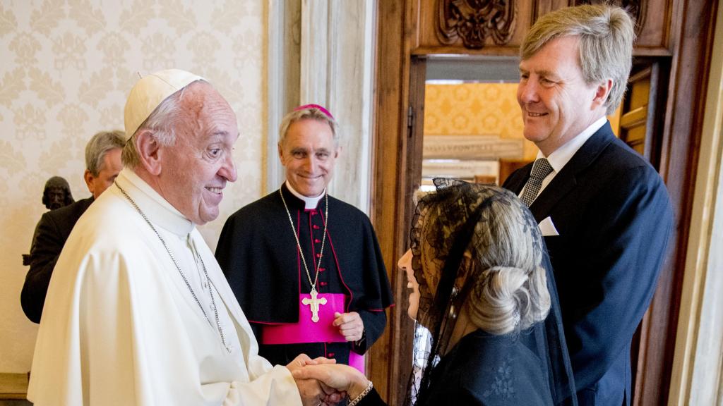 Los reyes Máxima y Guillermo de Holanda, en su audiencia con el Papa Francisco, en 2017.