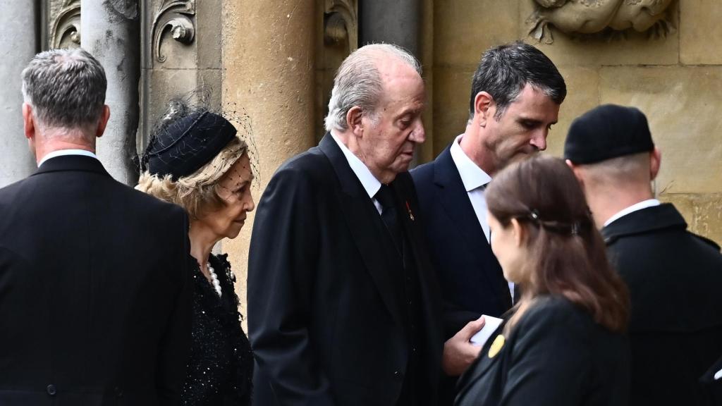 Los reyes eméritos, Juan Carlos y Sofía, en el funeral de Isabel II, en la abadía de Westmisnter, en 2022.
