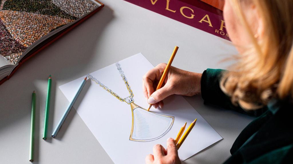 Bvlgari puede supervisar todo el proceso de confección, desde la materia prima hasta el producto final.