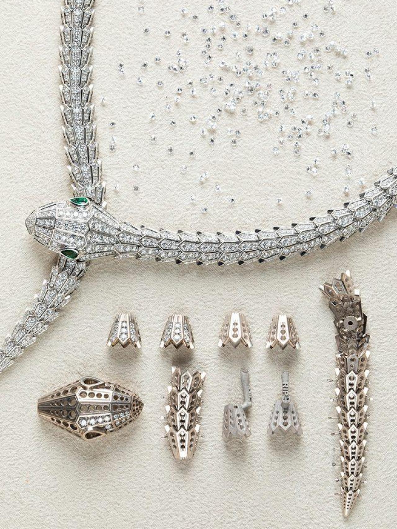 Detalle de joyas emblemáticas de Bvlgari.