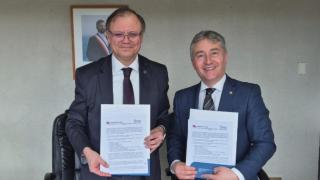 El rector de la UDC, Ricardo Cao, con el rector de la Universidad Valparaíso
