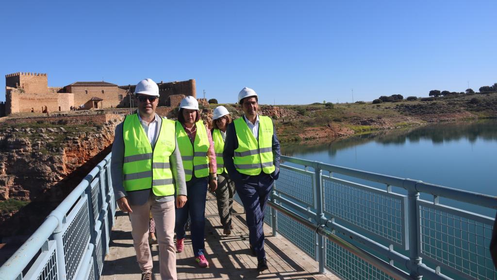 Visita a las modernizaciones en la zona regable de Peñarroya. Foto: JCCM.