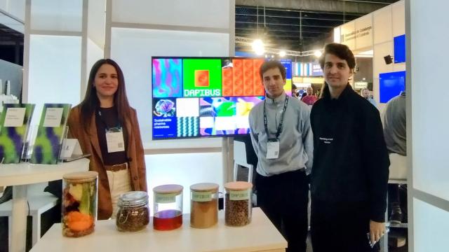 Alex Segura (derecha), junto a Arturo Almazor y otro miembro de la empresa en el 4YFN de este año.