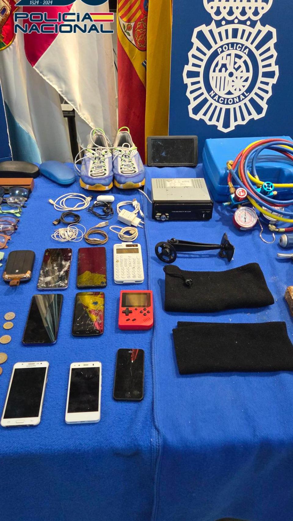 Efectos electrónicos intervenidos.