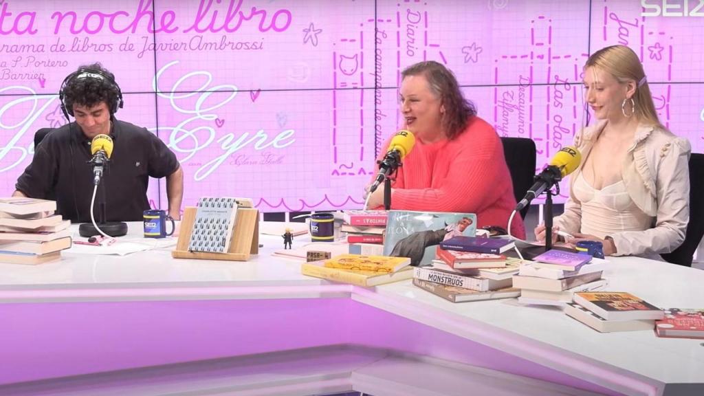 Javier Ambrossi en 'Esta noche libro'.