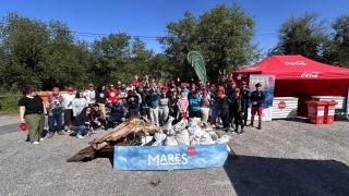 El programa Mares Circulares recoge casi media tonelada de residuos en el río Lagares de Vigo.