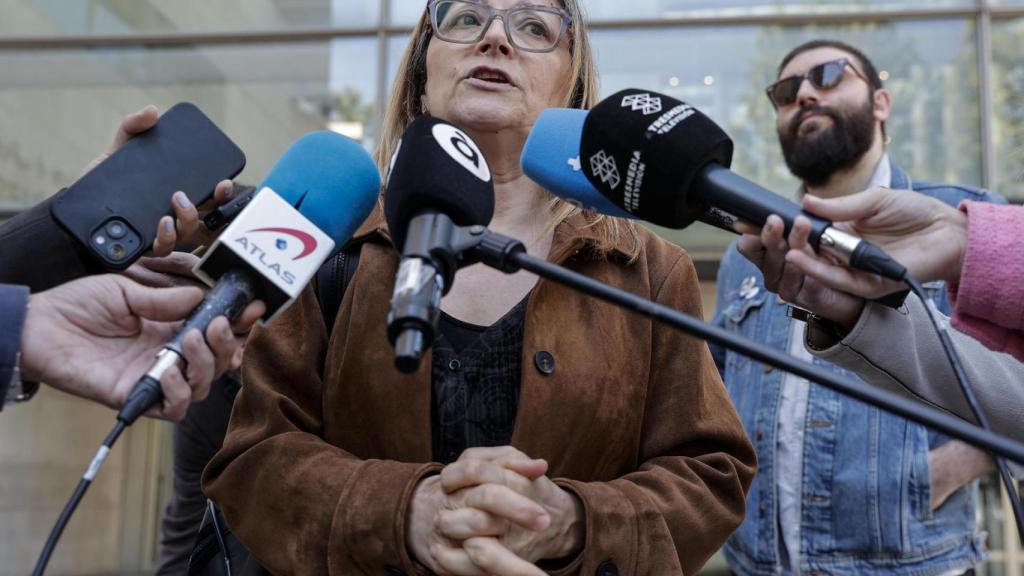 Una familiar de una víctima de la dana declara en la Ciudad de la Justicia de Valencia. Manuel Bruque / Efe