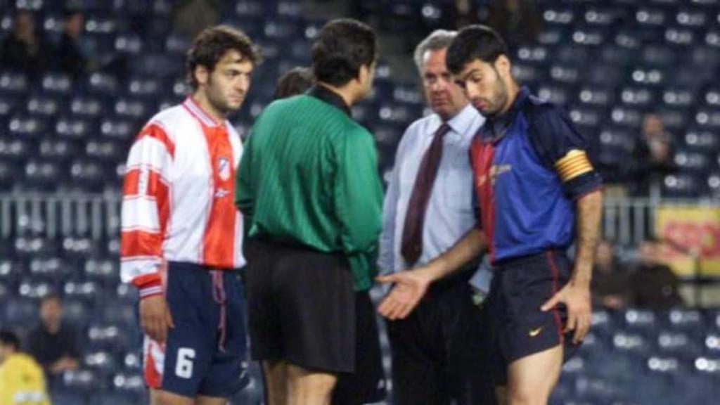 Manuel Díaz Vega junto con los capitanes Sani Denia y Pep Guardiola, además de Carlos Naval.