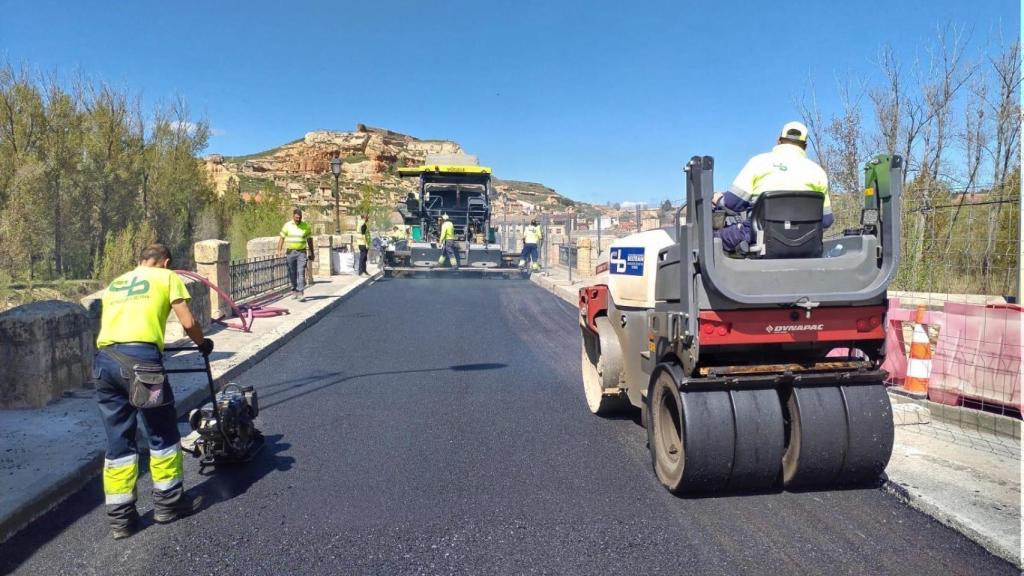 Transportes reconstruye a toda pastilla el puente de San Esteban de Gormaz