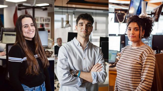 Cristina Muñiz (Magas), Pablo González (España) y Ailín Zapata (Redes) posan en sus respectivas secciones de la redacción de EL ESPAÑOL.