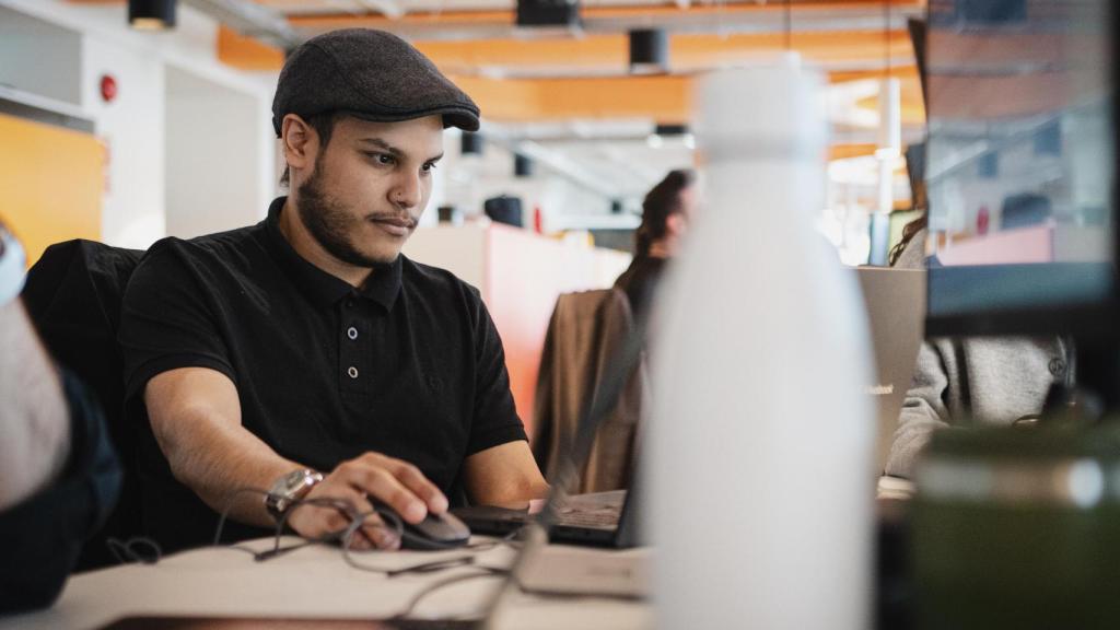 Hans Lawrence, Reportajes y Sociedad.